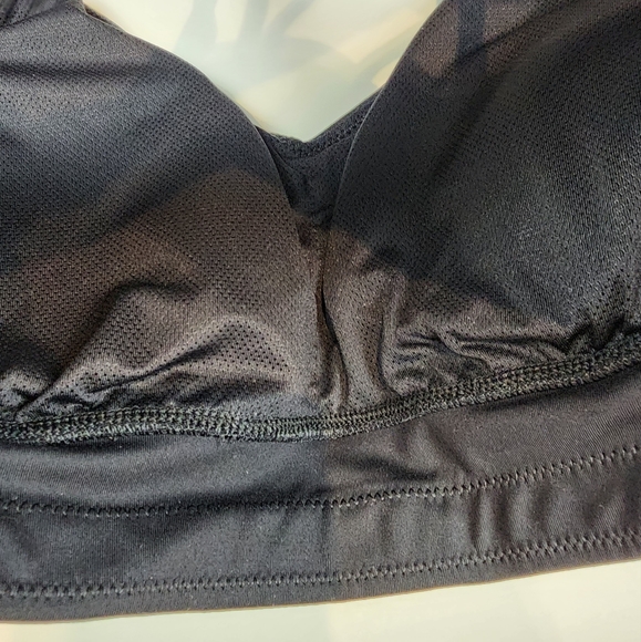 New Black Sports Bra All in Motion Light Support Athletic Bra NWT Size S - Picture 9 of 9